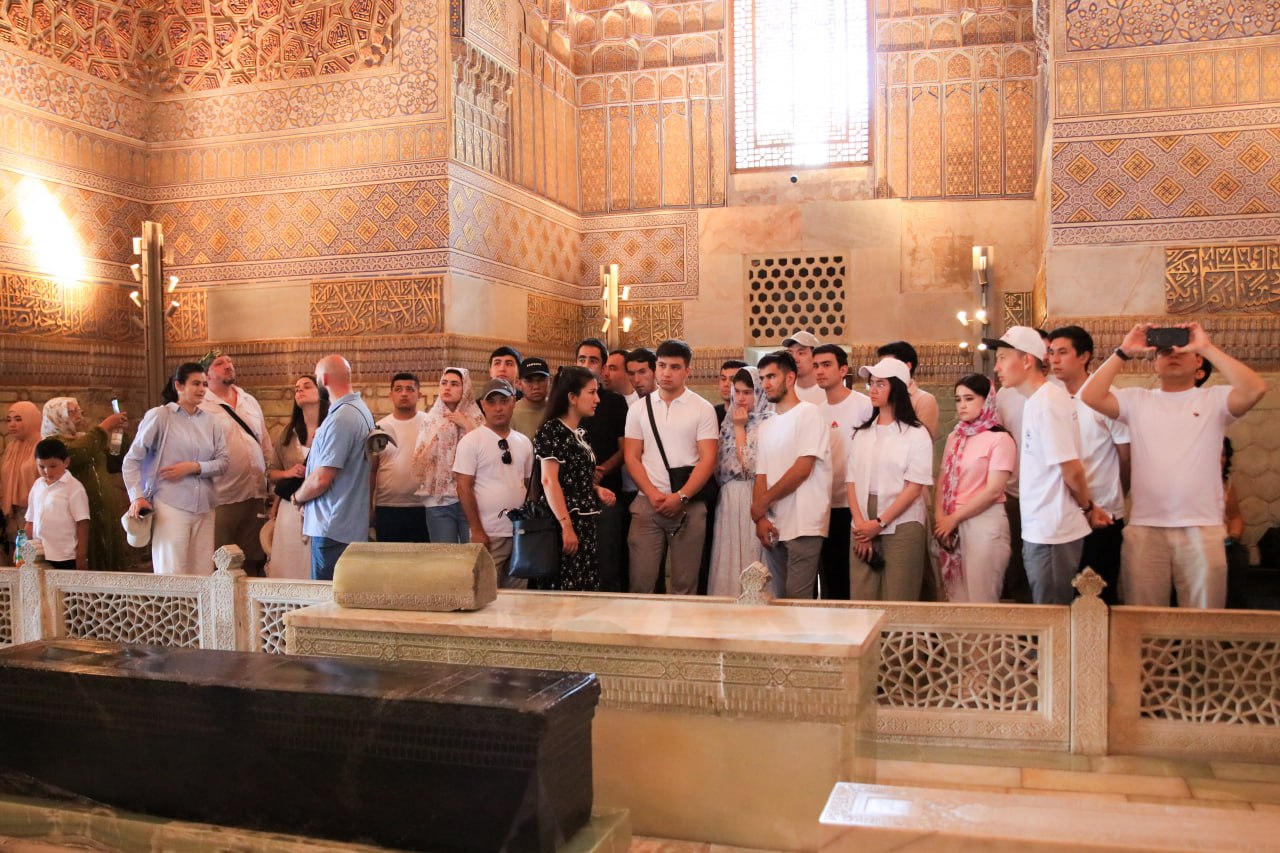 SAMARQAND SAYOHATI YoSHLARNI YANADA JIPSLASHTIRDI